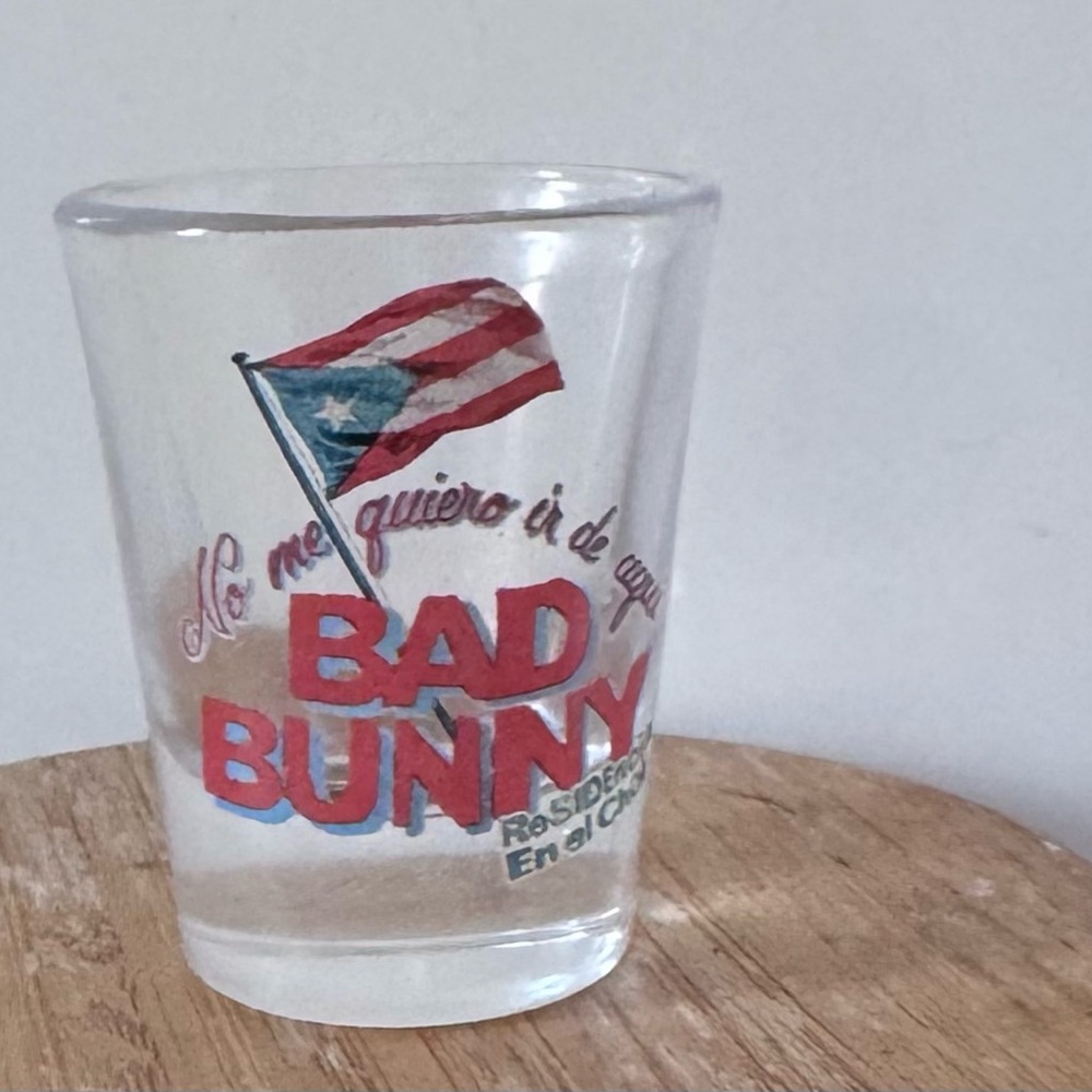 Bad Bunny No Me Quiero Ir De Aqui Shot Glass Residencia en el Choli  🇵🇷